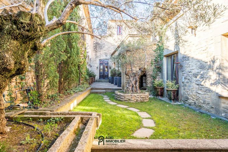 Propriété - 377 m² - 9 pièces