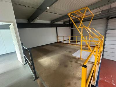 Entrepôt - 350 m²