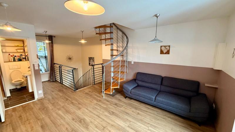 Maison - 93 m² - 7 pièces