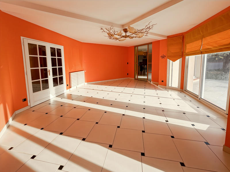 Maison - 228 m² - 7 pièces
