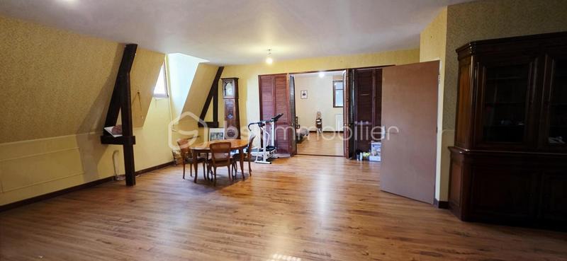 Maison - 353 m² - 12 pièces