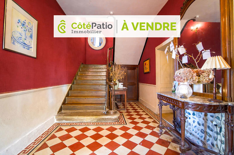 Maison - 260 m² - 8 pièces