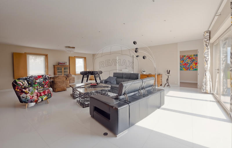 Propriété - 330 m² - 7 pièces