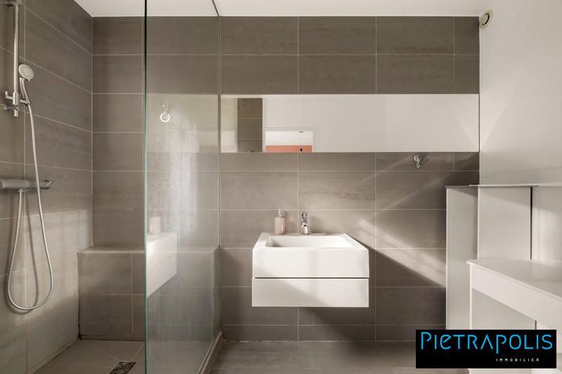 Maison contemporaine - 226 m² - 8 pièces