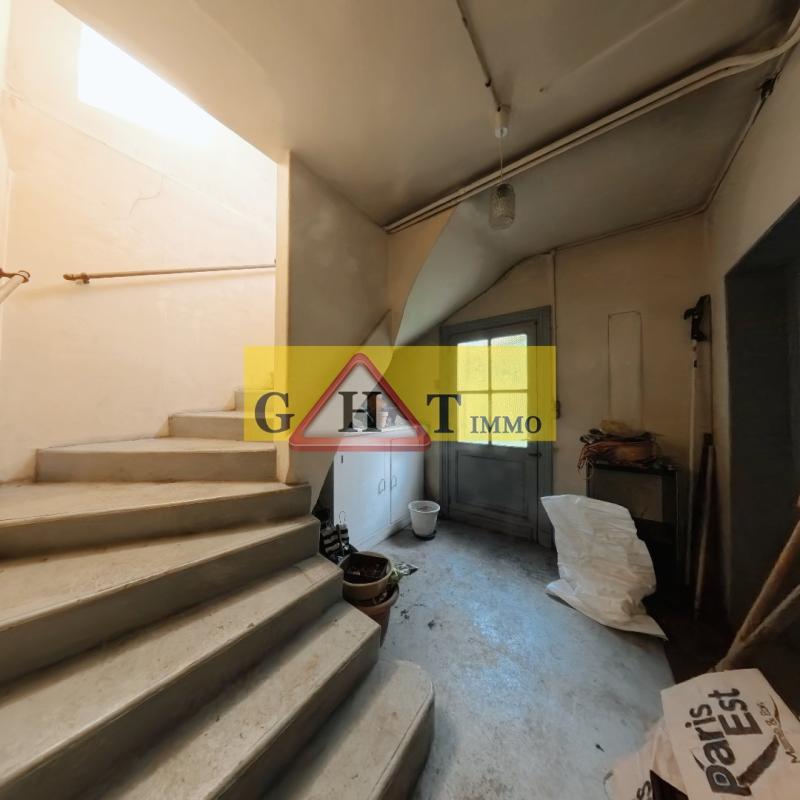 Maison - 220 m² - 8 pièces