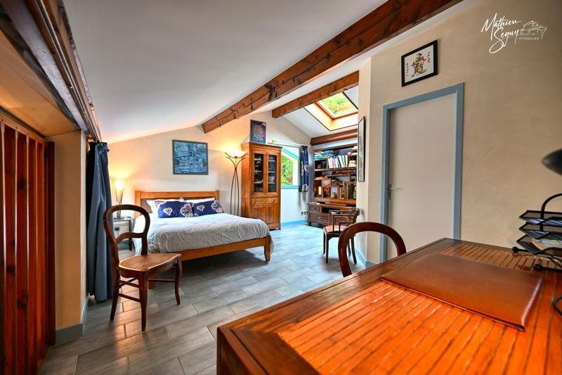 Maison - 250 m² - 10 pièces