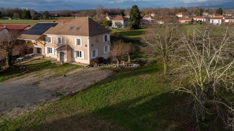 Maison - 222 m² - 7 pièces