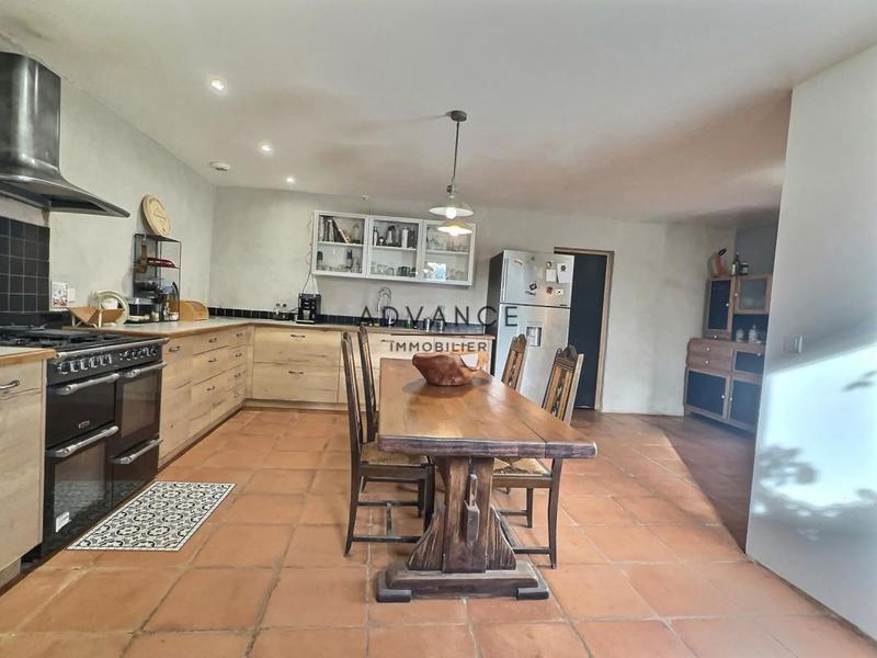 Corps de ferme - 320 m² - 5 pièces