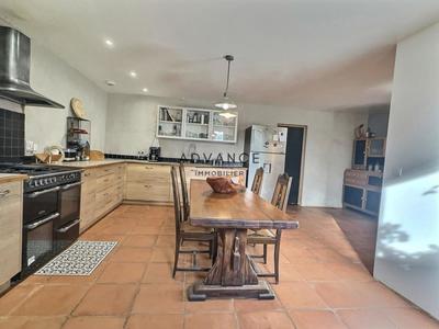 Corps de ferme - 320 m² - 5 pièces