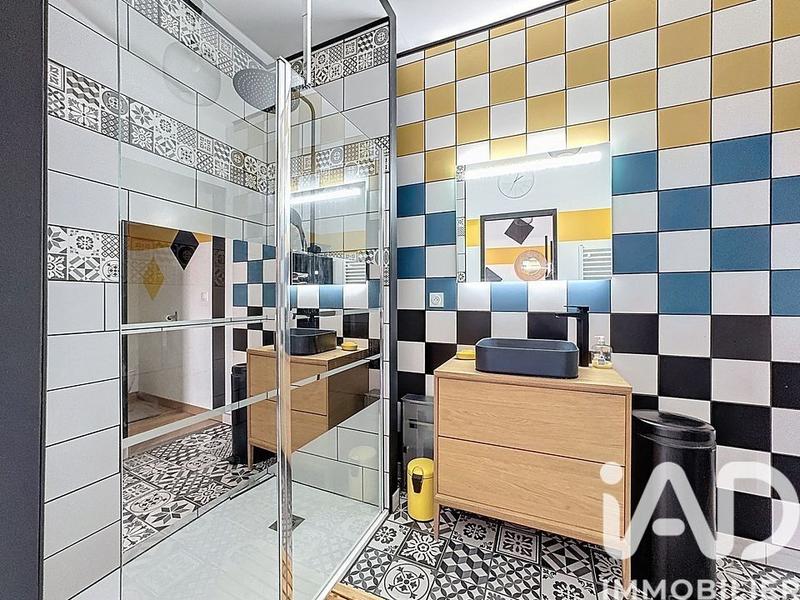 Maison - 247 m² - 10 pièces