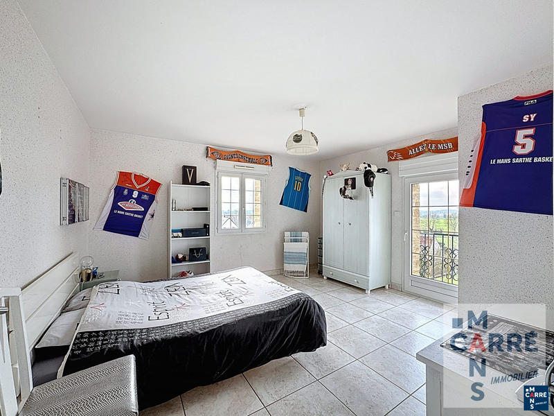 Maison - 237 m² - 8 pièces