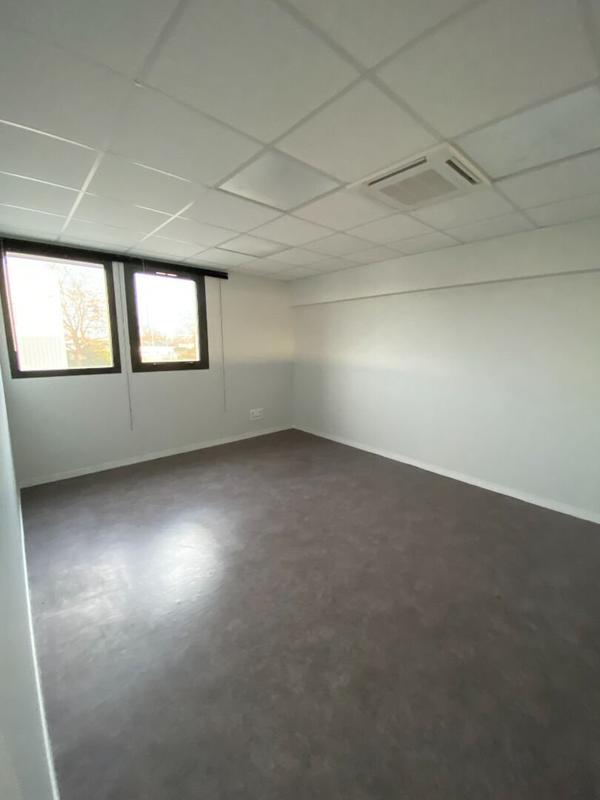 Local commercial - 1 219 m²