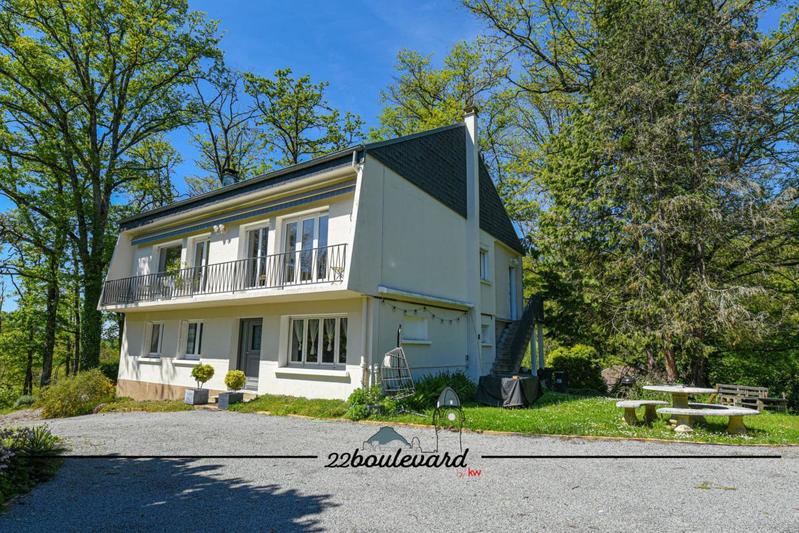 Maison - 220 m² - 7 pièces