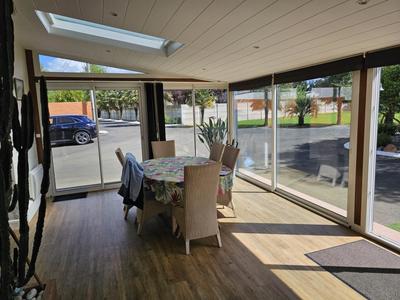 Maison - 220 m² - 8 pièces