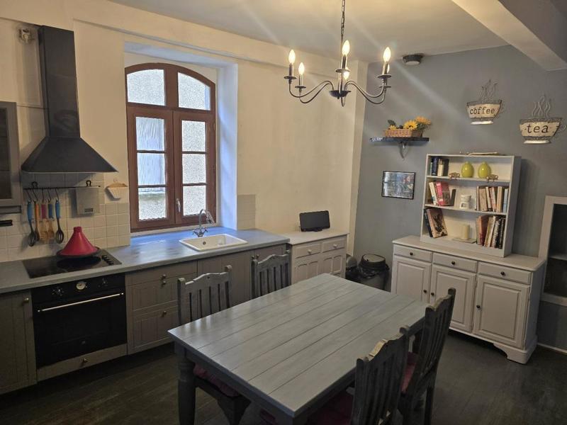 Maison - 121 m² - 9 pièces