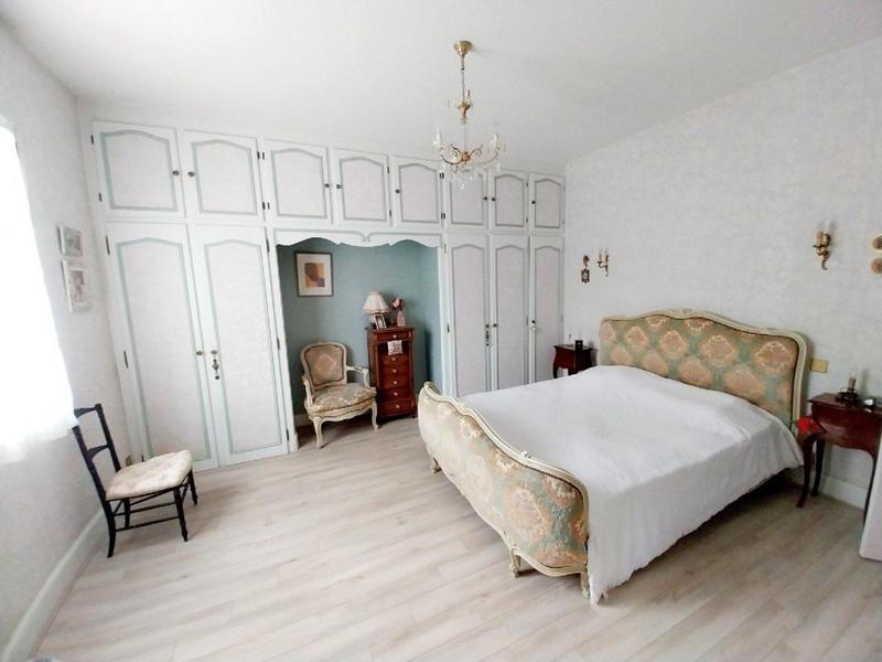 Maison - 246 m² - 8 pièces