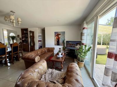 Maison - 96 m² - 5 pièces