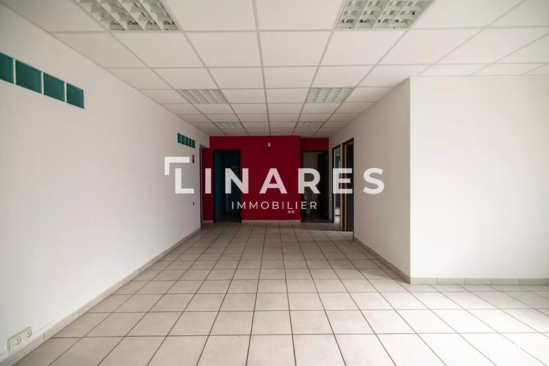 Magasins - 103 m² - 6 pièces