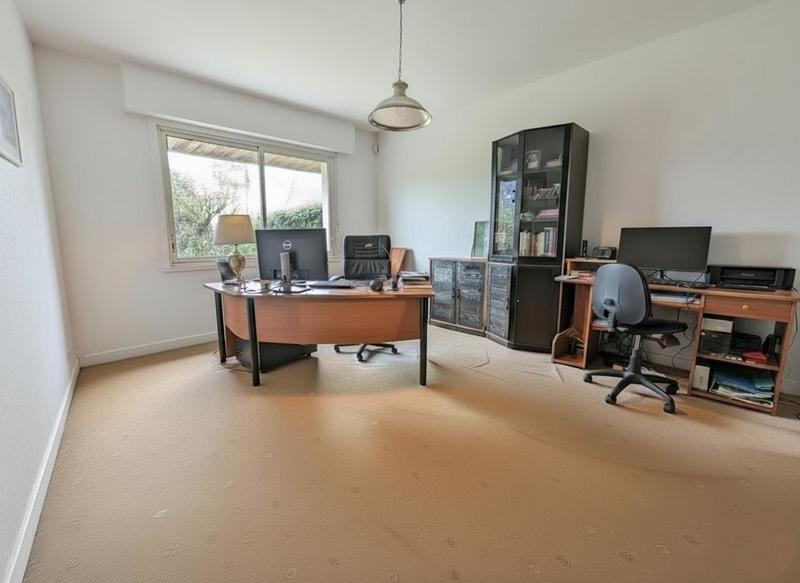 Maison - 241 m² - 8 pièces