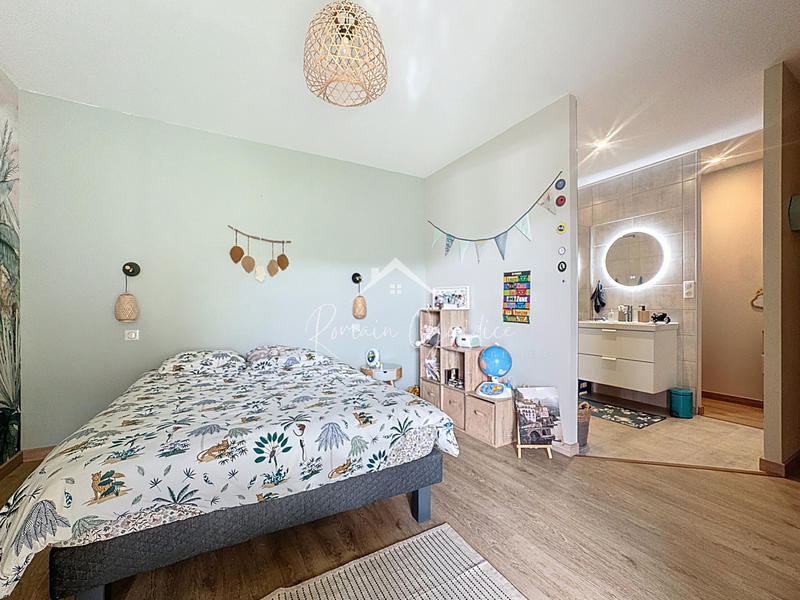 Propriété - 251 m² - 8 pièces