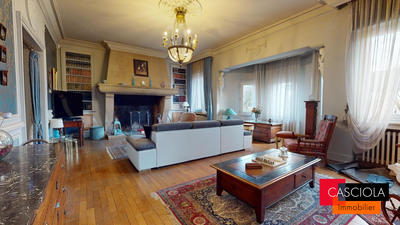 Maison - 259 m² - 9 pièces