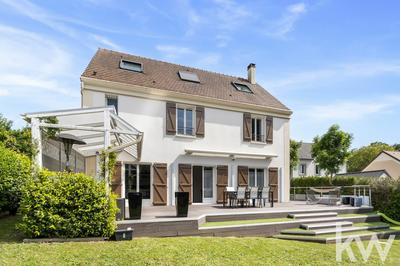 Maison - 212 m² - 9 pièces