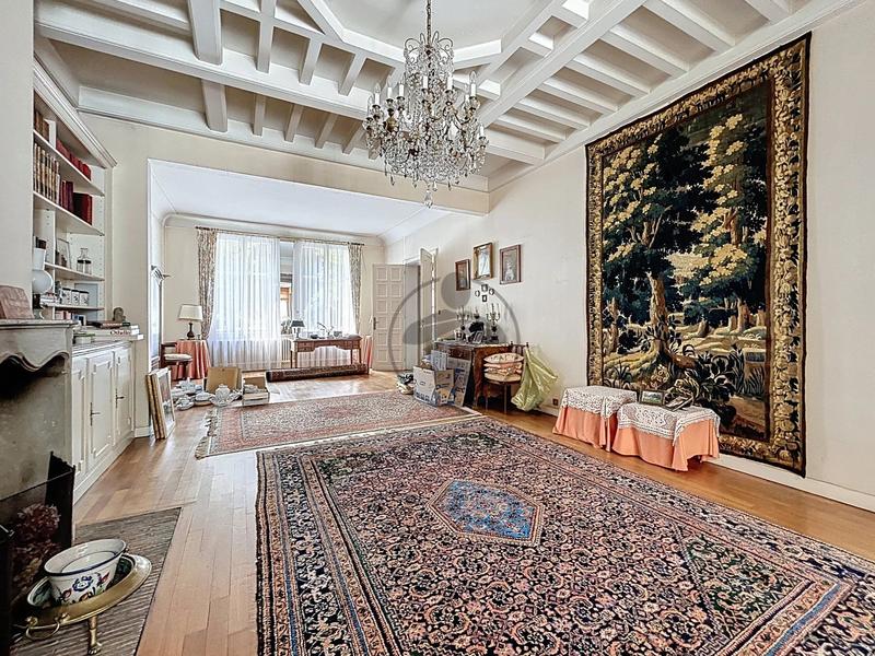 Maison - 276 m² - 9 pièces