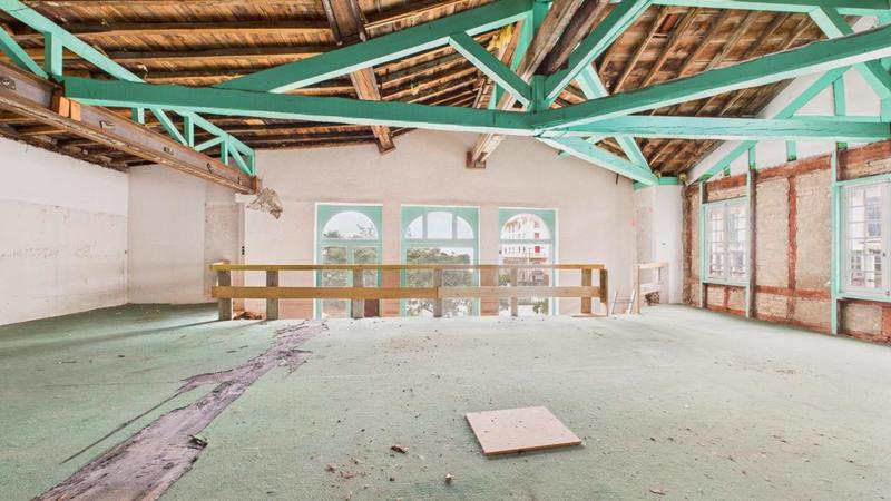 Maison - 320 m² - 10 pièces