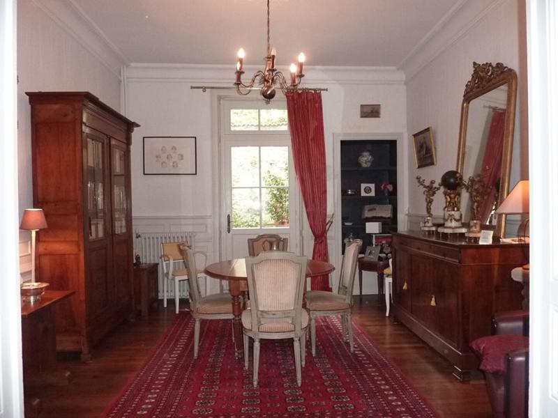 Maison - 180 m² - 8 pièces