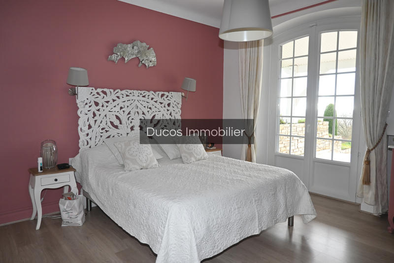 Maison - 235 m² - 7 pièces