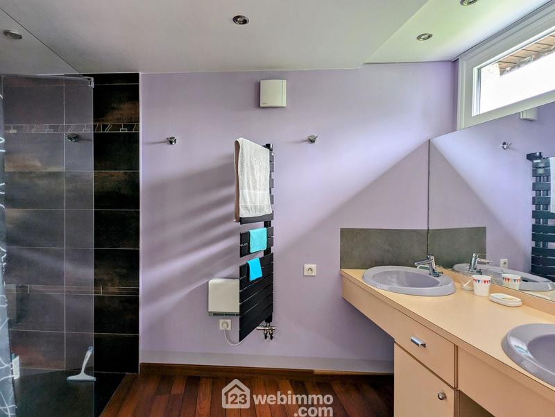 Maison - 234 m² - 8 pièces