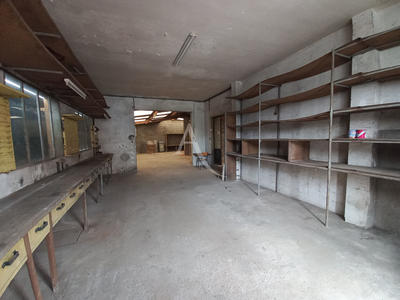 Local d'activité / Entrepôt - 222 m²