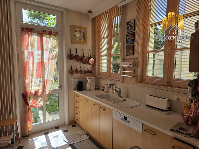 Maison - 300 m² - 10 pièces