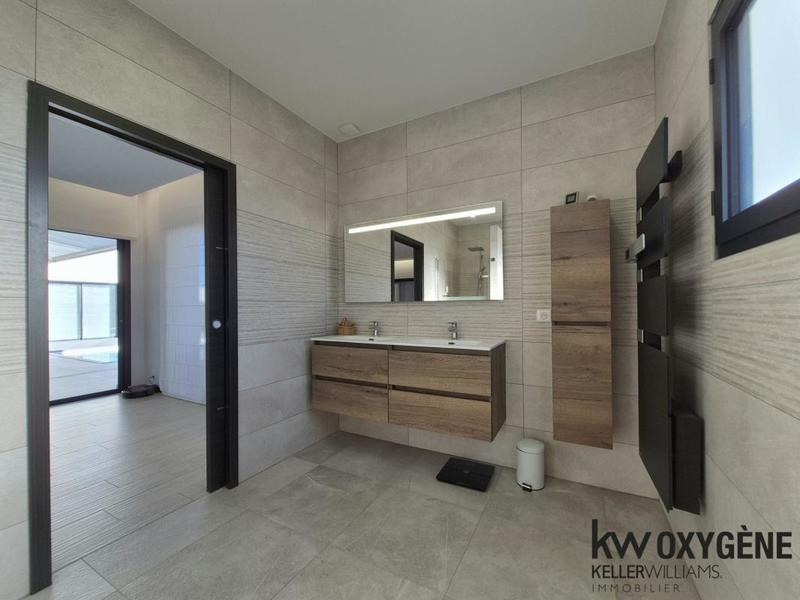 Maison - 232 m² - 6 pièces