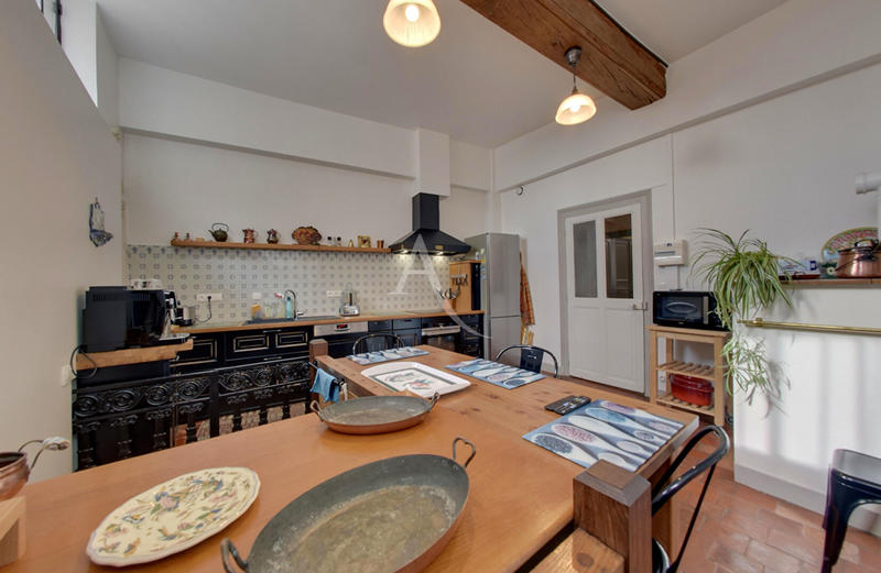 Maison - 280 m² - 12 pièces