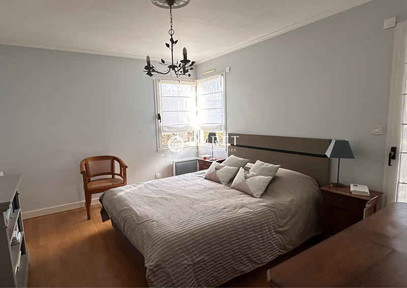 Maison traditionnelle - 221 m² - 7 pièces