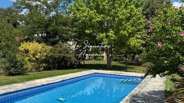 Maison - 344 m² - 8 pièces