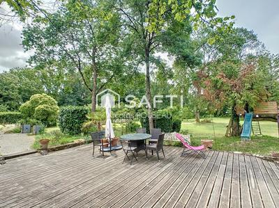 Maison - 240 m² - 9 pièces