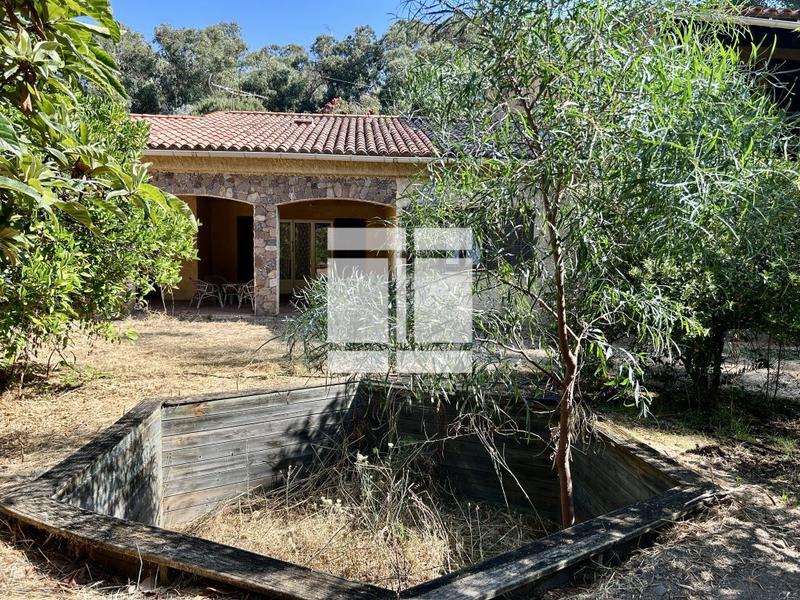 Maison - 260 m² - 9 pièces