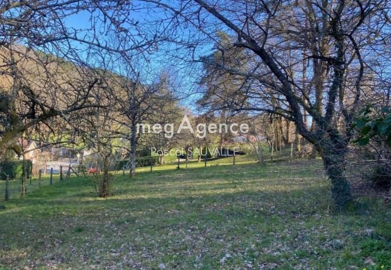 Terrain constructible - 830 m²