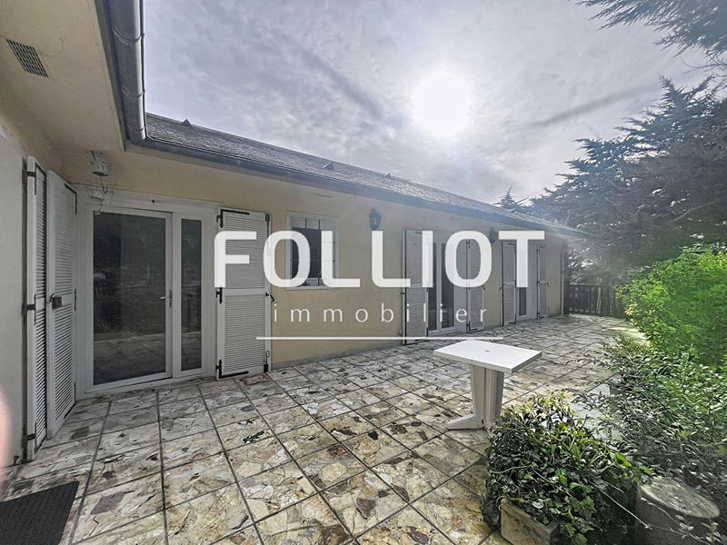 Maison - 205 m² - 10 pièces