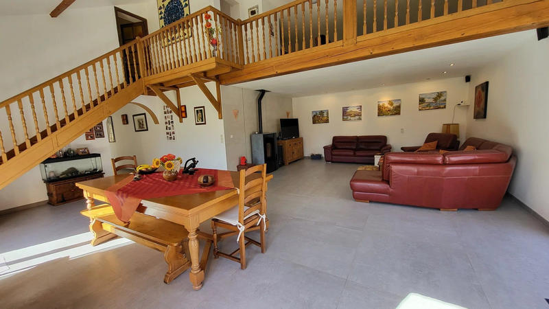 Maison - 220 m² - 7 pièces