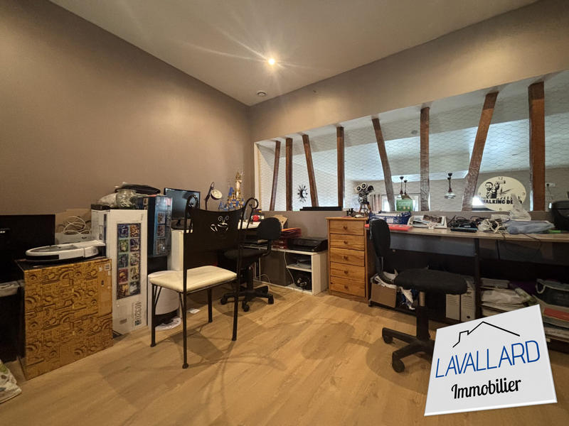 Maison - 233 m² - 7 pièces