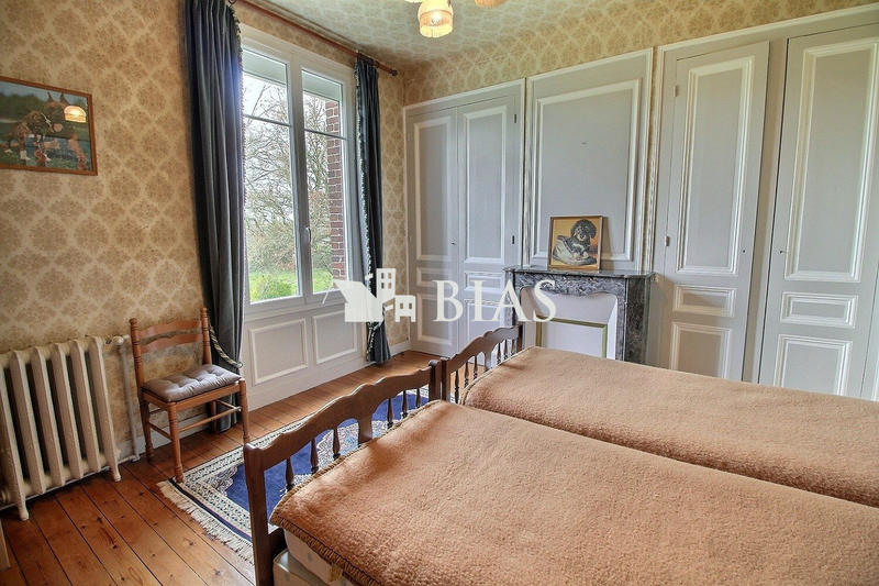 Maison - 300 m² - 12 pièces