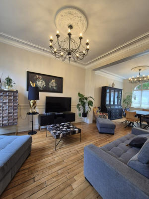 Maison - 244 m² - 9 pièces