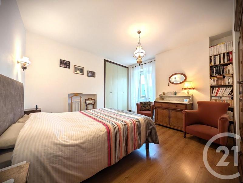 Maison - 198 m² - 8 pièces