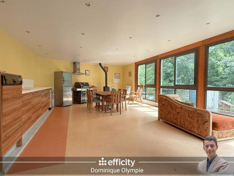 Maison - 231 m² - 9 pièces