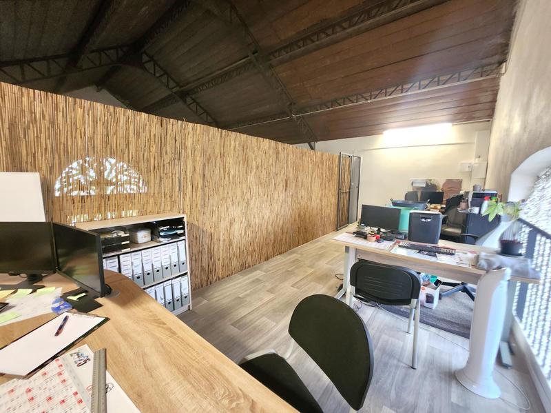 Local commercial - 200 m² - 3 pièces