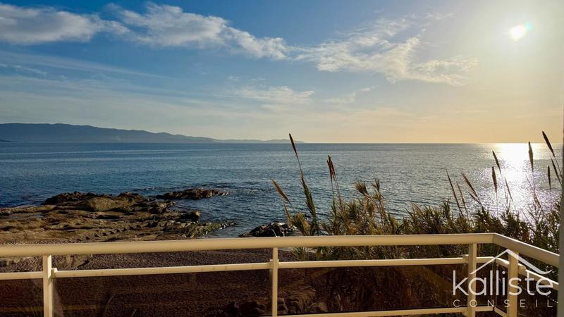 Villa - 241 m² - 10 pièces