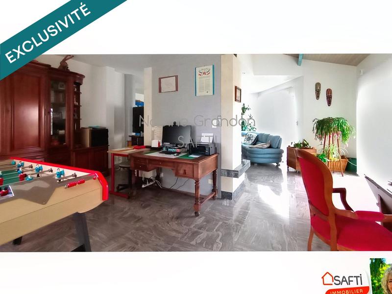 Villa - 259 m² - 9 pièces